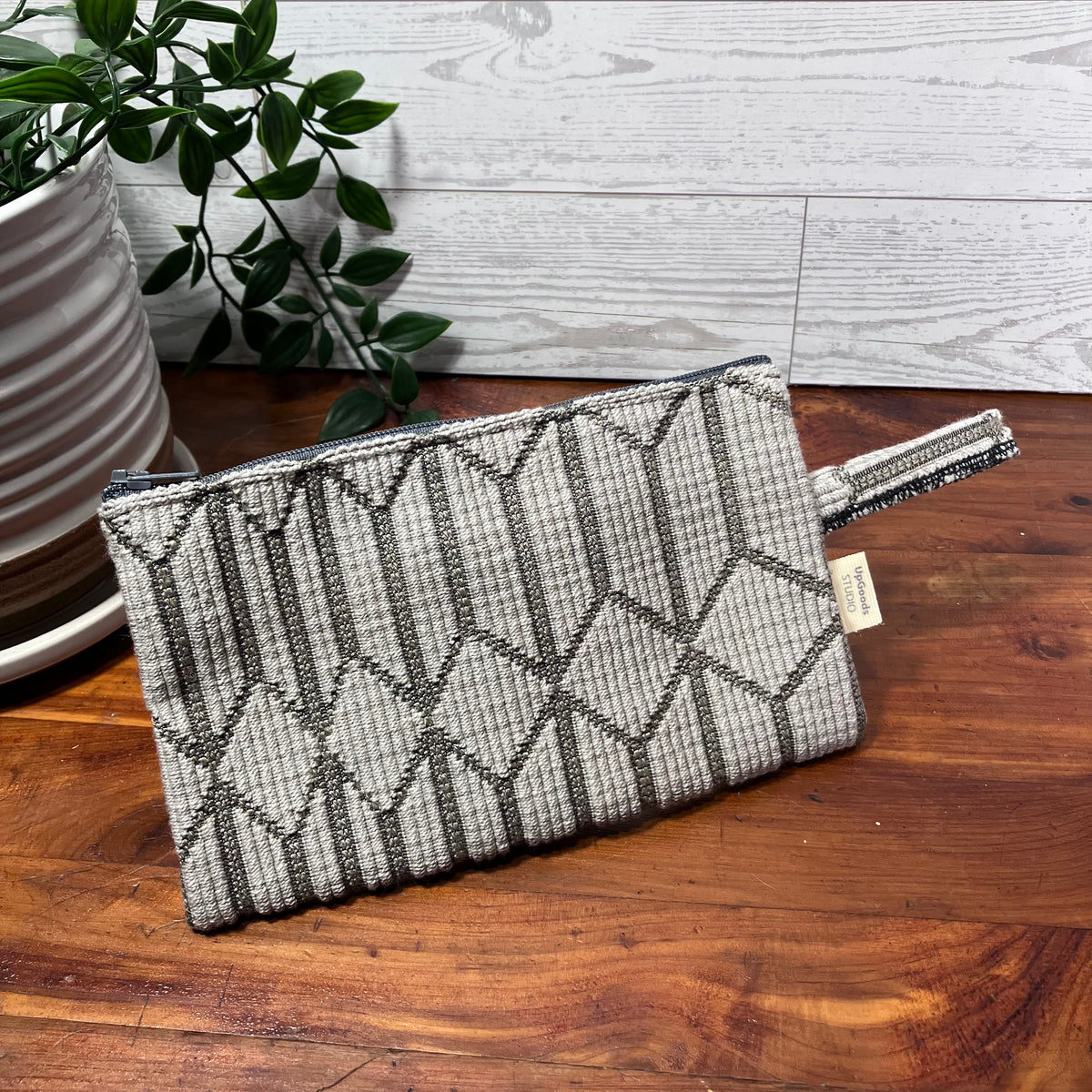 MINA Zippered Pouch - Gray Geometric